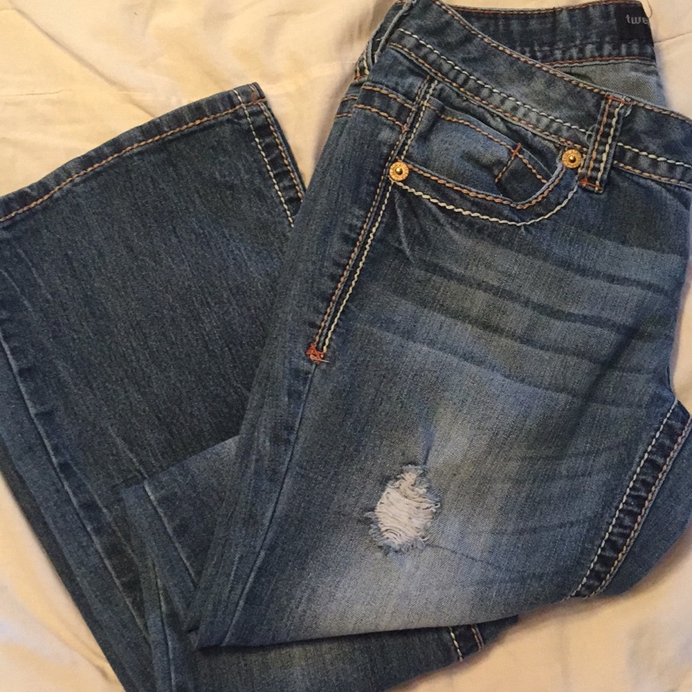 Rue21 jeans size 4 with hole